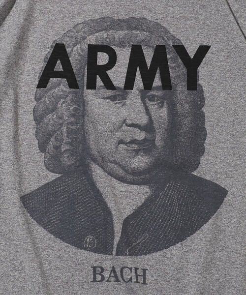 Alpha Industries（アルファインダストリーズ）の「Alpha Industries/アルファ インダストリーズ 別注 ARMY バッハ プリントTシャツ（Tシャツ/カットソー・メンズ・グレー系その他・MEDIUM/LARGE/X-LARGE）」の5枚目の写真
