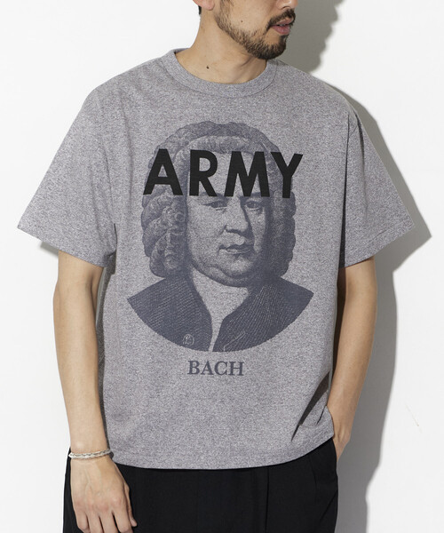 Alpha Industries（アルファインダストリーズ）の「Alpha Industries/アルファ インダストリーズ 別注 ARMY バッハ プリントTシャツ（Tシャツ/カットソー・メンズ・グレー系その他・MEDIUM/LARGE/X-LARGE）」の12枚目の写真