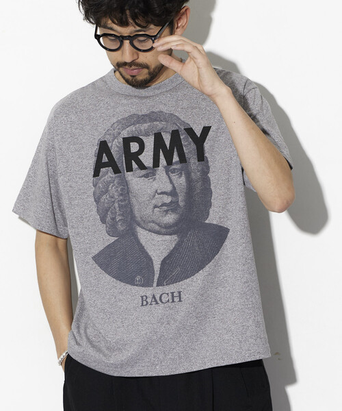 Alpha Industries（アルファインダストリーズ）の「Alpha Industries/アルファ インダストリーズ 別注 ARMY バッハ プリントTシャツ（Tシャツ/カットソー・メンズ・グレー系その他・MEDIUM/LARGE/X-LARGE）」の13枚目の写真