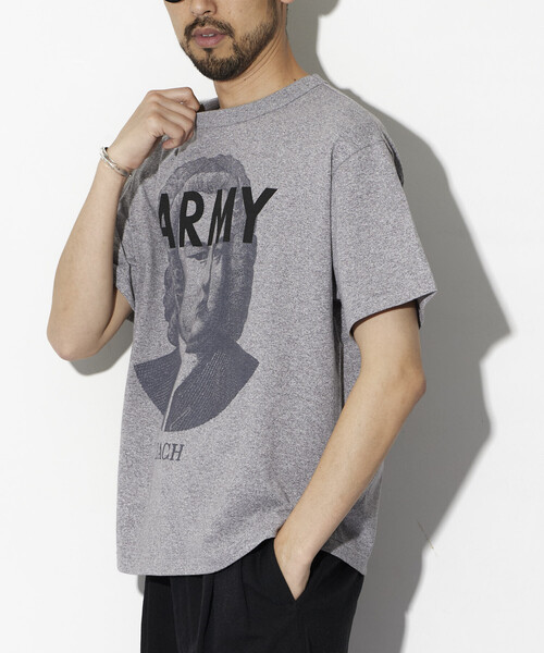 Alpha Industries（アルファインダストリーズ）の「Alpha Industries/アルファ インダストリーズ 別注 ARMY バッハ プリントTシャツ（Tシャツ/カットソー・メンズ・グレー系その他・MEDIUM/LARGE/X-LARGE）」の14枚目の写真