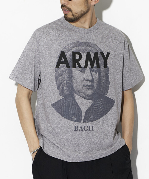 Alpha Industries（アルファインダストリーズ）の「Alpha Industries/アルファ インダストリーズ 別注 ARMY バッハ プリントTシャツ（Tシャツ/カットソー・メンズ・グレー系その他・MEDIUM/LARGE/X-LARGE）」の16枚目の写真