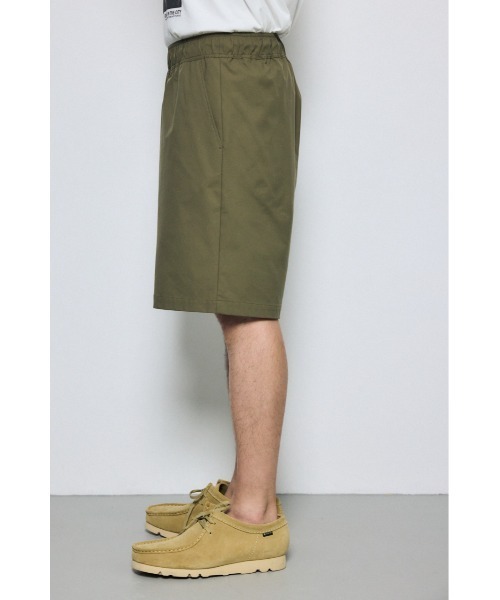 AZUL by moussy(アズールバイマウジー)の「マットスムースショートパンツ(スラックス・メンズ・ブラック/カーキ・MEDIUM/LARGE)」の15枚目の写真