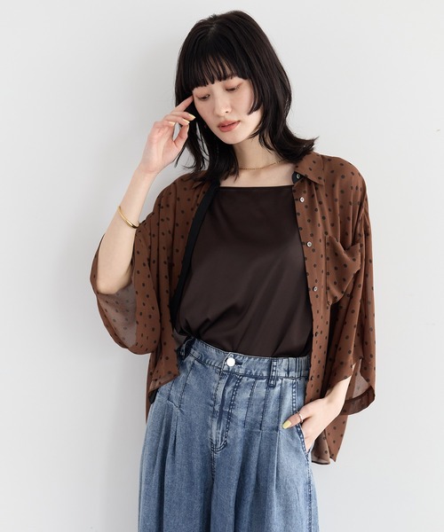 Editt by YECCA VECCA(エディットバイイェッカヴェッカ)の「【2点SET】キャミ付きシアードットシャツ(シャツ/ブラウス・レディース・ブラウン/ブラック・FREE)」の1枚目の写真