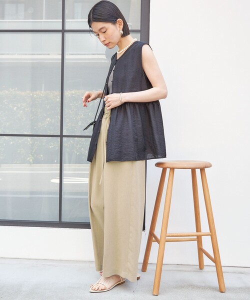 SHIPS(シップス)の「〈接触冷感/防シワ/洗濯機可能〉麻調 ウエスト リボン インタック イージー パンツ(その他パンツ・レディース・ブラウン/スカイブルー/ベージュ/ブラック/グレー系その他・36/38)」の22枚目の写真