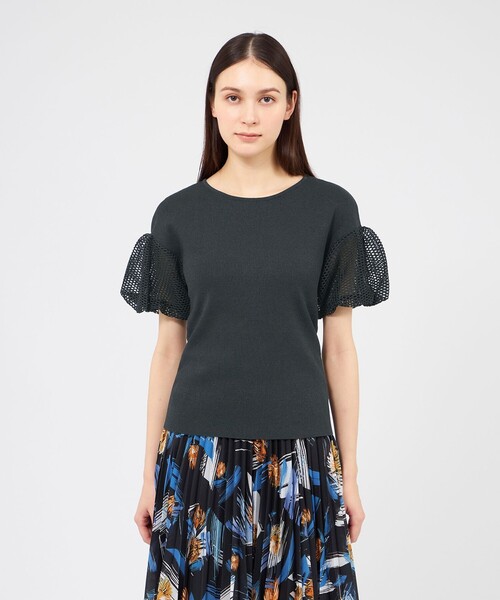 EPOCA(エポカ)の「【La maglia estate】 メッシュパフスリーブ ニットプルオーバー(Tシャツ/カットソー・レディース・チャコールグレー/グリーン/ホワイト・40)」の2枚目の写真