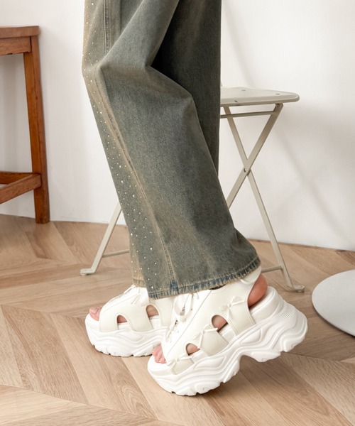 WEGO(ウィゴー)の「WEGO/厚底レースアップリボンスポサン(サンダル・レディース・ブラック/オフホワイト・LARGE/MEDIUM/SMALL)」の12枚目の写真
