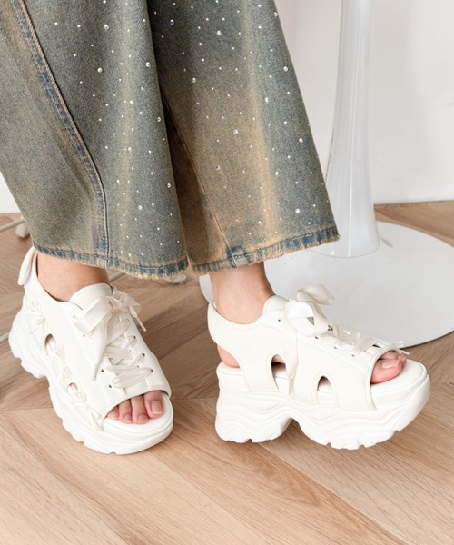 WEGO(ウィゴー)の「WEGO/厚底レースアップリボンスポサン(サンダル・レディース・ブラック/オフホワイト・LARGE/MEDIUM/SMALL)」の15枚目の写真
