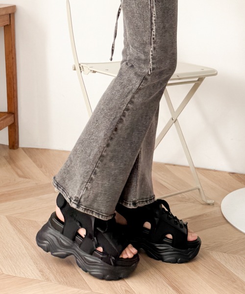 WEGO(ウィゴー)の「WEGO/厚底レースアップリボンスポサン(サンダル・レディース・ブラック/オフホワイト・LARGE/MEDIUM/SMALL)」の22枚目の写真