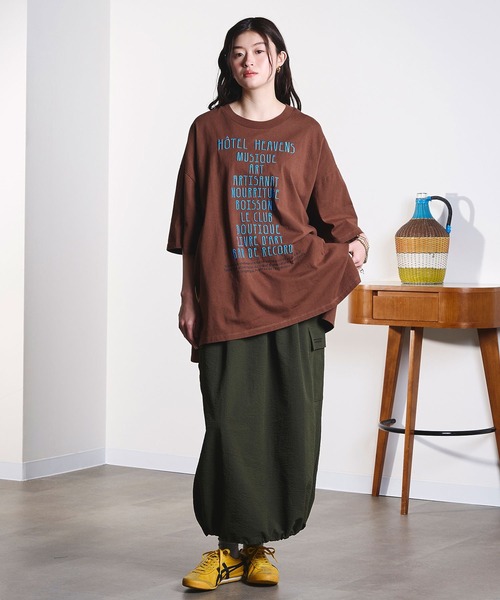 ROSE BUD(ローズバッド)の「(GENE HEAVENS)EMBROIDERY LOGO BIG TEE(Tシャツ/カットソー・レディース・ホワイト/ブラウン・ONE SIZE)」の14枚目の写真