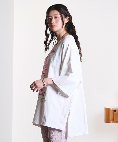 ROSE BUD(ローズバッド)の「(GENE HEAVENS)EMBROIDERY LOGO BIG TEE(Tシャツ/カットソー・レディース・ホワイト/ブラウン・ONE SIZE)」の4枚目の写真