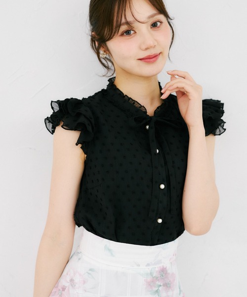 tocco closet(トッコ クローゼット)の「ネックフリルリボン付きドビードットフレアスリーブブラウス(シャツ/ブラウス・レディース・オフホワイト/ブラック・M)」の2枚目の写真