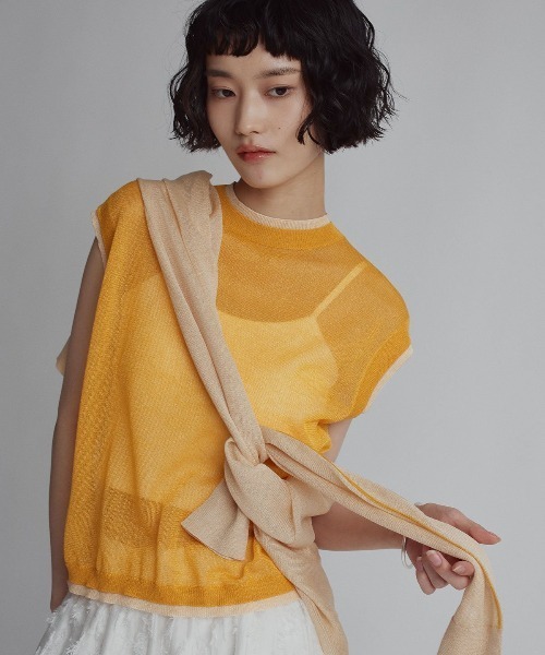 W:Huku(フーク)の「【W:Huku / バイカラーシャイニーニット】シアー ノースリーブ / フレンチスリーブ 袖なし/ Two-Tone Shiny Knit Sleeveless Top(タンクトップ・レディース・オフホワイト/チャコール/ブラウン/オレンジ・FREE)」の1枚目の写真