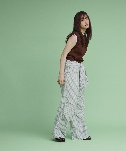 W:Huku(フーク)の「【W:Huku / バイカラーシャイニーニット】シアー ノースリーブ / フレンチスリーブ 袖なし/ Two-Tone Shiny Knit Sleeveless Top(タンクトップ・レディース・オフホワイト/チャコール/ブラウン/オレンジ・FREE)」の16枚目の写真