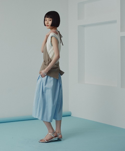 W:Huku(フーク)の「【W:Huku / バイカラーシャイニーニット】シアー ノースリーブ / フレンチスリーブ 袖なし/ Two-Tone Shiny Knit Sleeveless Top(タンクトップ・レディース・オフホワイト/チャコール/ブラウン/オレンジ・FREE)」の17枚目の写真