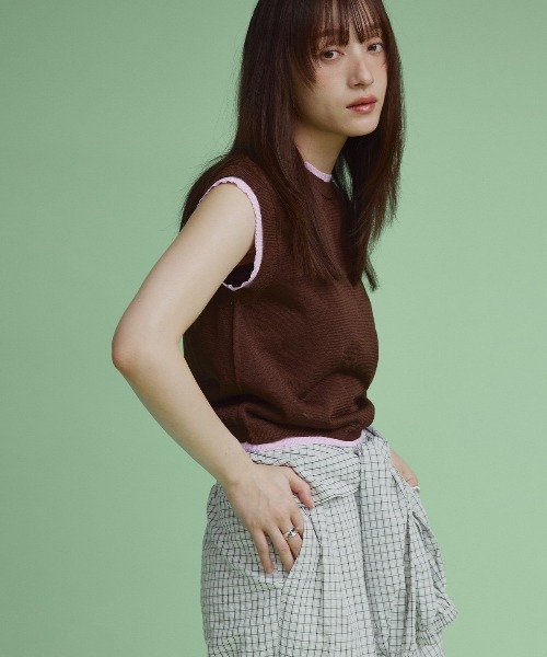 W:Huku(フーク)の「【W:Huku / バイカラーシャイニーニット】シアー ノースリーブ / フレンチスリーブ 袖なし/ Two-Tone Shiny Knit Sleeveless Top(タンクトップ・レディース・オフホワイト/チャコール/ブラウン/オレンジ・FREE)」の21枚目の写真