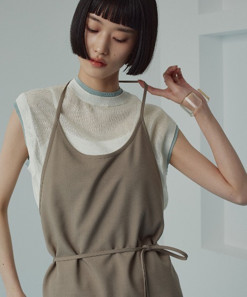 W:Huku(フーク)の「【W:Huku / バイカラーシャイニーニット】シアー ノースリーブ / フレンチスリーブ 袖なし/ Two-Tone Shiny Knit Sleeveless Top(タンクトップ・レディース・オフホワイト/チャコール/ブラウン/オレンジ・FREE)」の5枚目の写真