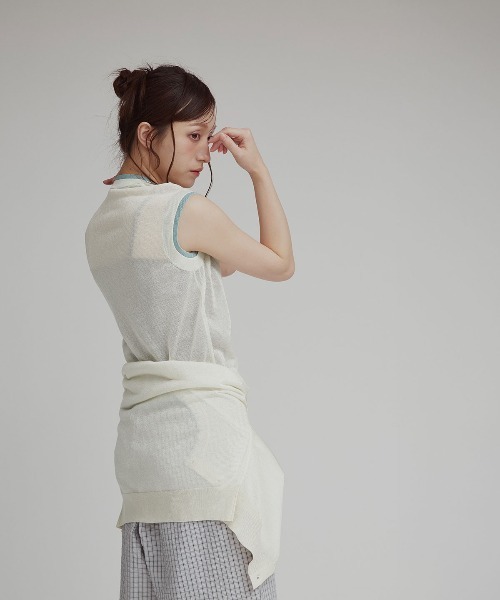 W:Huku(フーク)の「【W:Huku / バイカラーシャイニーニット】シアー ノースリーブ / フレンチスリーブ 袖なし/ Two-Tone Shiny Knit Sleeveless Top(タンクトップ・レディース・オフホワイト/チャコール/ブラウン/オレンジ・FREE)」の7枚目の写真