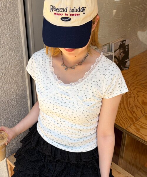 w closet(ダブルクローゼット)の「【花柄/無地】レース使いT 夏服(Tシャツ/カットソー・レディース・アイボリー/ネイビー/オフホワイト/サックスブルー・FREE)」の5枚目の写真