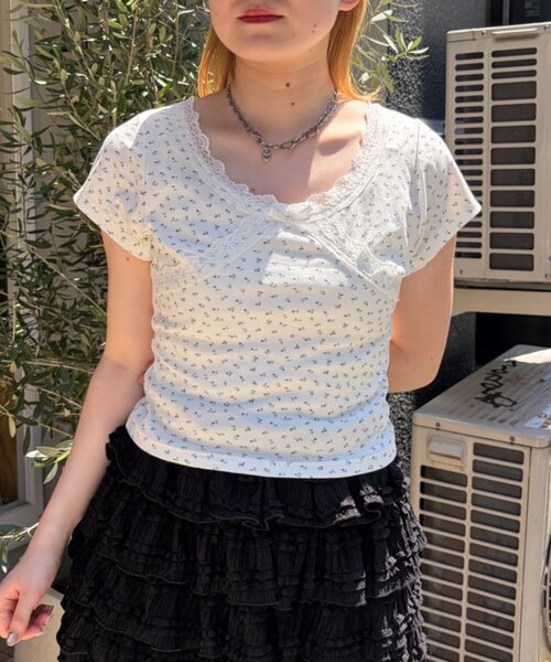 w closet(ダブルクローゼット)の「【花柄/無地】レース使いT 夏服(Tシャツ/カットソー・レディース・アイボリー/ネイビー/オフホワイト/サックスブルー・FREE)」の6枚目の写真