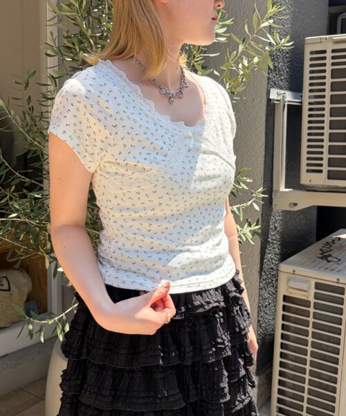 w closet(ダブルクローゼット)の「【花柄/無地】レース使いT 夏服(Tシャツ/カットソー・レディース・アイボリー/ネイビー/オフホワイト/サックスブルー・FREE)」の9枚目の写真