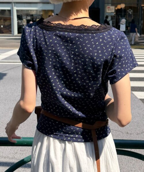 w closet(ダブルクローゼット)の「【花柄/無地】レース使いT 夏服(Tシャツ/カットソー・レディース・アイボリー/ネイビー/オフホワイト/サックスブルー・FREE)」の20枚目の写真