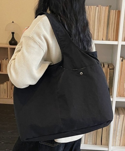LETee(レティー)の「大容量で使いやすい♪毎日使いたくなるシンプルデザイントートバッグ(トートバッグ・レディース・アイボリー/グレー/ベージュ/カーキ/ブラック・FREE)」の6枚目の写真