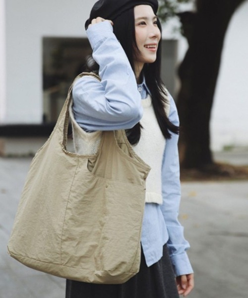 LETee(レティー)の「大容量で使いやすい♪毎日使いたくなるシンプルデザイントートバッグ(トートバッグ・レディース・アイボリー/グレー/ベージュ/カーキ/ブラック・FREE)」の8枚目の写真