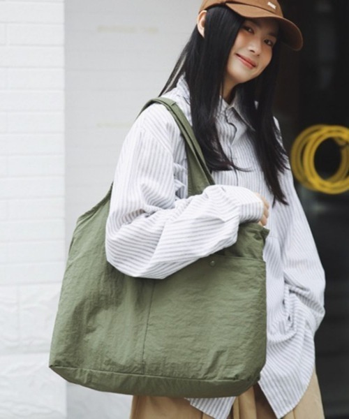 LETee(レティー)の「大容量で使いやすい♪毎日使いたくなるシンプルデザイントートバッグ(トートバッグ・レディース・アイボリー/グレー/ベージュ/カーキ/ブラック・FREE)」の13枚目の写真