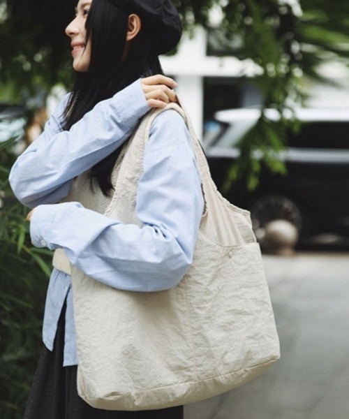 LETee(レティー)の「大容量で使いやすい♪毎日使いたくなるシンプルデザイントートバッグ(トートバッグ・レディース・アイボリー/グレー/ベージュ/カーキ/ブラック・FREE)」の21枚目の写真