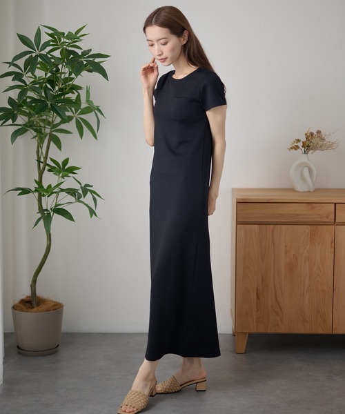 DAYRA(デイラ)の「クルーネック 胸ポケット 半袖 ロング ワンピース(ワンピース・レディース・ブラック/ダークグレー/ネイビー・S/FREE)」の4枚目の写真