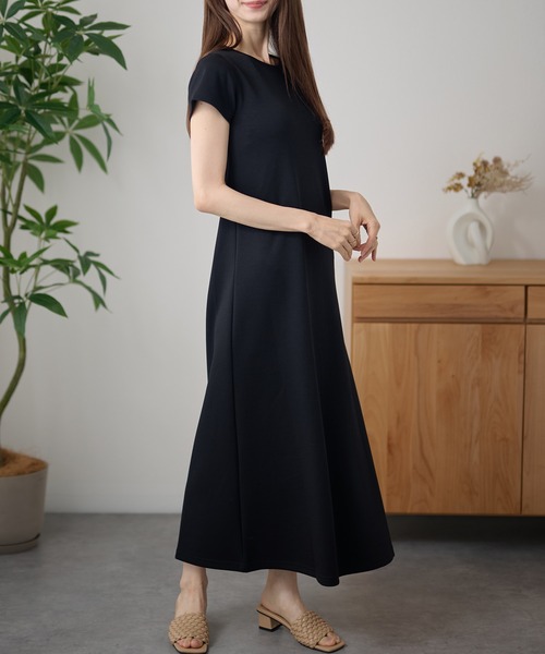 DAYRA(デイラ)の「クルーネック 胸ポケット 半袖 ロング ワンピース(ワンピース・レディース・ブラック/ダークグレー/ネイビー・S/FREE)」の7枚目の写真