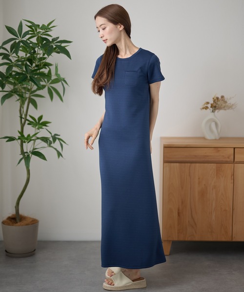 DAYRA(デイラ)の「クルーネック 胸ポケット 半袖 ロング ワンピース(ワンピース・レディース・ブラック/ダークグレー/ネイビー・S/FREE)」の9枚目の写真