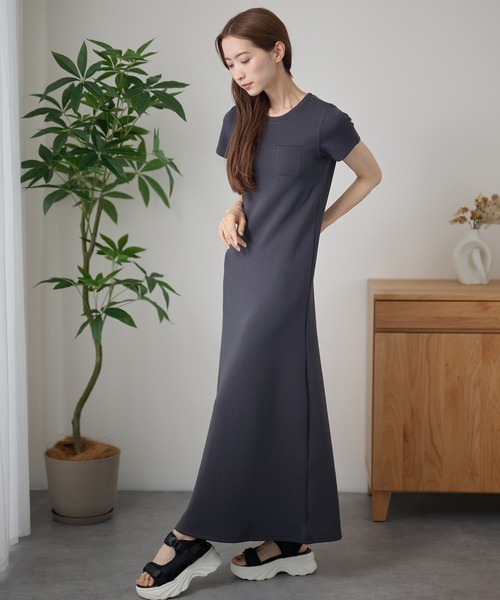 DAYRA(デイラ)の「クルーネック 胸ポケット 半袖 ロング ワンピース(ワンピース・レディース・ブラック/ダークグレー/ネイビー・S/FREE)」の14枚目の写真