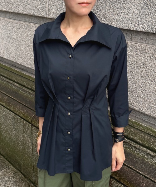 JENNE(ジェンヌ)の「フレンチミリタリータックブラウス(シャツ/ブラウス・レディース・ネイビー/カーキ/ブラック・SMALL/LARGE/MEDIUM)」の3枚目の写真