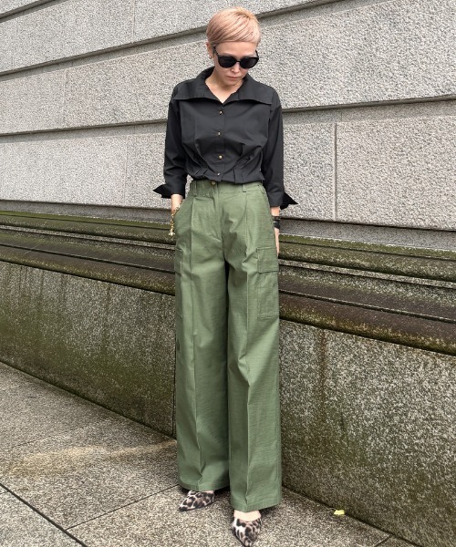 JENNE(ジェンヌ)の「フレンチミリタリータックブラウス(シャツ/ブラウス・レディース・ネイビー/カーキ/ブラック・SMALL/LARGE/MEDIUM)」の13枚目の写真