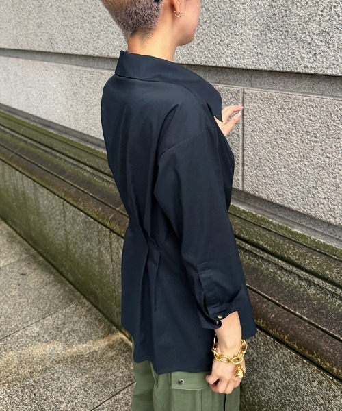 JENNE(ジェンヌ)の「フレンチミリタリータックブラウス(シャツ/ブラウス・レディース・ネイビー/カーキ/ブラック・SMALL/LARGE/MEDIUM)」の16枚目の写真
