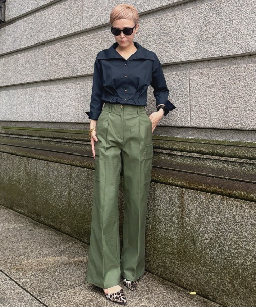 JENNE(ジェンヌ)の「フレンチミリタリータックブラウス(シャツ/ブラウス・レディース・ネイビー/カーキ/ブラック・SMALL/LARGE/MEDIUM)」の20枚目の写真