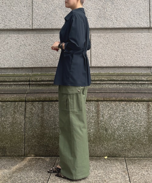 JENNE(ジェンヌ)の「フレンチミリタリータックブラウス(シャツ/ブラウス・レディース・ネイビー/カーキ/ブラック・SMALL/LARGE/MEDIUM)」の22枚目の写真