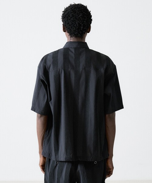 DESIGNWORKS(デザインワークス)の「【セットアップ対応】縮絨プリーツ半袖シャツ / 速乾性 / 形態安定性(シャツ/ブラウス・メンズ・ブラック・46/48)」の5枚目の写真