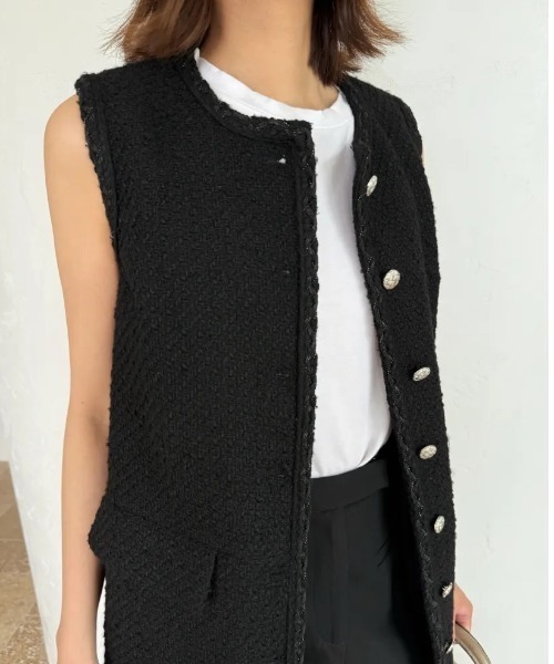 BIRTHDAY BASH(バースデイバッシュ)の「TWEED METAL BUTTON LONG GILET(その他アウター・レディース・ブラック・MEDIUM/SMALL)」の9枚目の写真