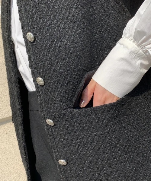 BIRTHDAY BASH(バースデイバッシュ)の「TWEED METAL BUTTON LONG GILET(その他アウター・レディース・ブラック・MEDIUM/SMALL)」の3枚目の写真