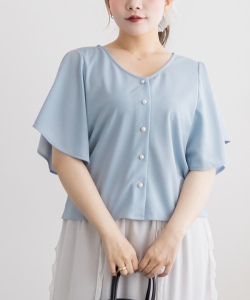 CLETTE(クレット)の「パール釦付きフレアスリーブブラウス(シャツ/ブラウス・レディース・ラベンダー/イエロー/サックスブルー・LL/4L/3L)」の2枚目の写真