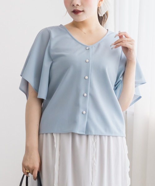 CLETTE(クレット)の「パール釦付きフレアスリーブブラウス(シャツ/ブラウス・レディース・ラベンダー/イエロー/サックスブルー・LL/4L/3L)」の4枚目の写真