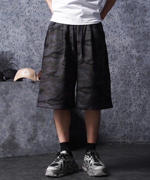 1111clothing(ワンフォークロージング)の「ボンディング カモフラ ワイドショーツ / Bonding Camouflage Wide Shorts(その他パンツ・メンズ・カーキ/チャコールグレー・FREE)」の6枚目の写真