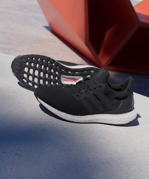 adidas（アディダス）の「ウルトラブースト 1.0 DNA / Ultraboost 1.0 DNA / アディダス adidas（スニーカー・レディース・ブラック×ホワイト・22.0cm/22.5cm/23.0cm/23.5cm/24.0cm/24.5cm/25.0cm/25.5cm/26.0cm/26.5cm）」の12枚目の写真
