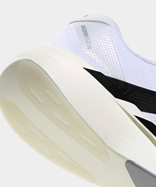 adidas(アディダス)の「アディゼロ EVO SL ウーブン / Adizero EVO SL WOVEN / ランニングシューズ / アディダス adidas(スニーカー・メンズ・ホワイト×ブラック・29.0cm/28.5cm/25.5cm/26.0cm/27.0cm/26.5cm/27.5cm/28.0cm/24.5cm/25.0cm)」の7枚目の写真