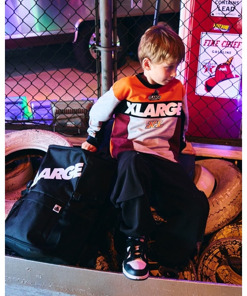 XLARGE KIDS(エクストララージキッズ)の「ロゴスクエアバックパック(バックパック/リュック・キッズ・ブラック・F)」の2枚目の写真