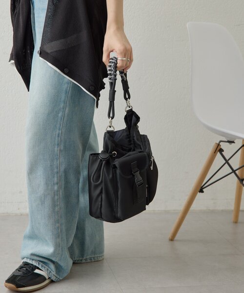 ear PAPILLONNER(イアパピヨネ)の「《ouchi企画》メニポケ巾着2WAYショルダーバッグ(ショルダーバッグ・レディース・ブラック/ブラウン・FREE)」の14枚目の写真