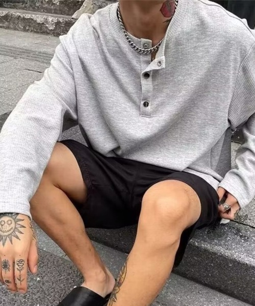 KELVIN(ケルヴァン)の「Relax Henley Long Tee リラックスヘンリーロンT(Tシャツ/カットソー・メンズ・グレー/ブラック・MEDIUM/LARGE)」の8枚目の写真
