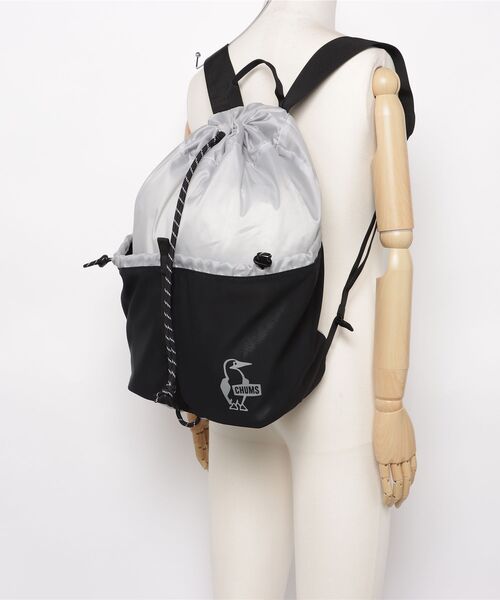 CHUMS(チャムス)の「CHUMS/チャムス イージーゴーナップサック Easy Go Knapsack(バックパック/リュック・レディース・ブラック/グレー・FREE)」の6枚目の写真